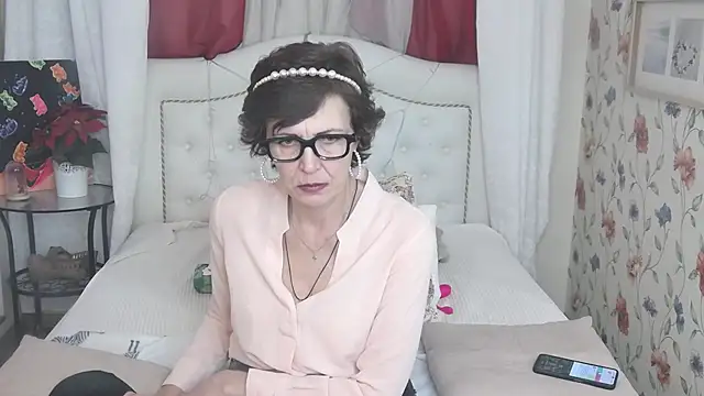 SilviaHart online show from 09/11/25, 01:11