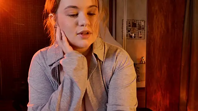 TessPleasure online show from 12/15/25, 10:30