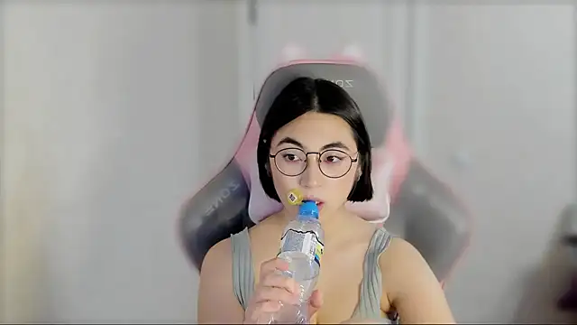 hannah baker online show from 02/25/25, 12:34