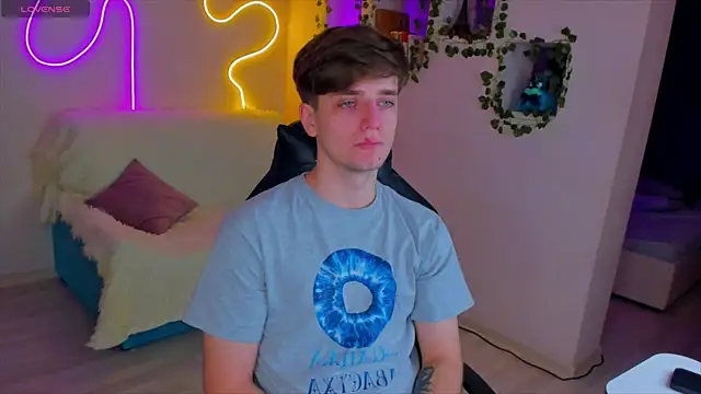 RobertAndLinela online show from 01/24/25, 05:21