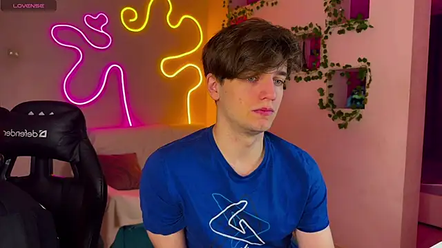 RobertAndLinela online show from 02/23/25, 06:34