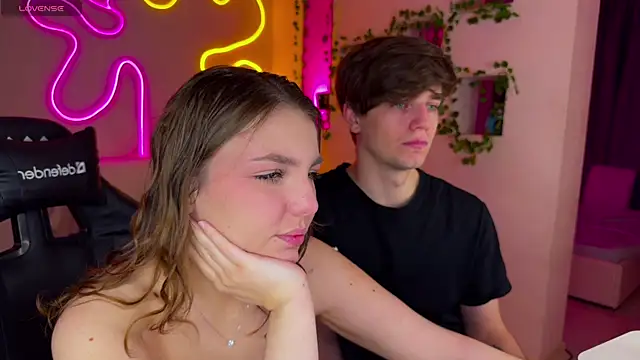 RobertAndLinela online show from 03/18/25, 05:53