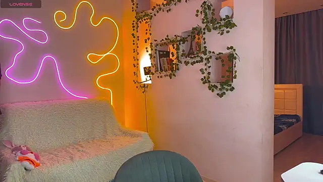 RobertAndLinela online show from 09/28/25, 03:23