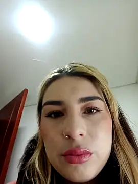 Snapshot of VictoriaMolina chatting on 09/15/25, 01:00 VictoriaMolina online show from 09/15/25, 01:00