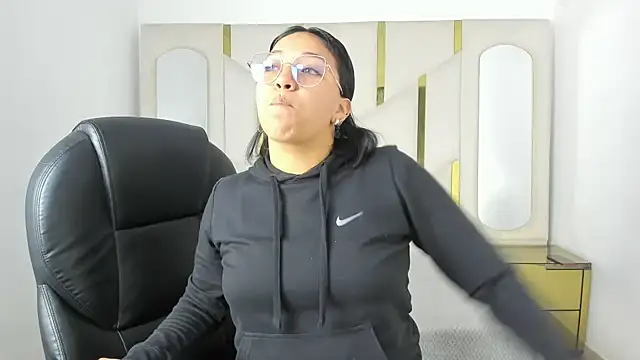 IsabellRodriguez18 online show from 11/10/25, 03:27