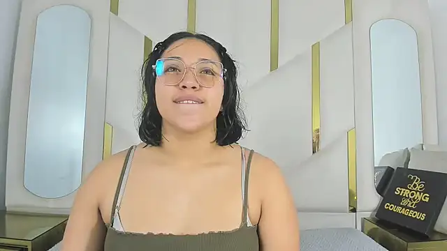 IsabellRodriguez18 online show from 11/17/25, 04:07