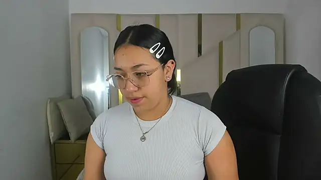 IsabellRodriguez18 online show from 11/28/25, 02:36