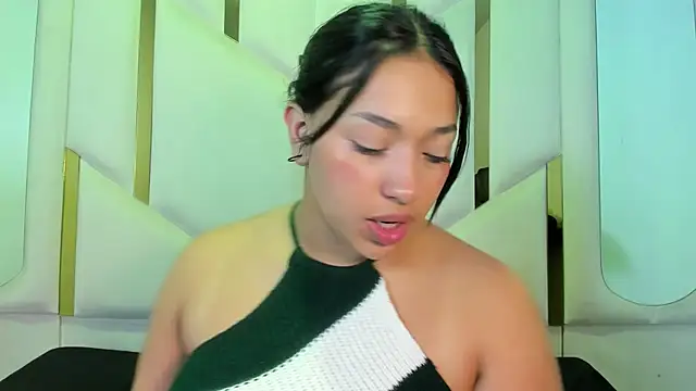 IsabellRodriguez18 online show from 06/05/26, 06:52