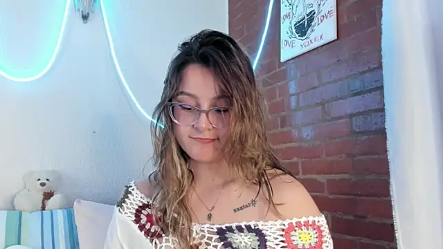 Hazelbrownn2000 online show from 03/13/25, 05:28