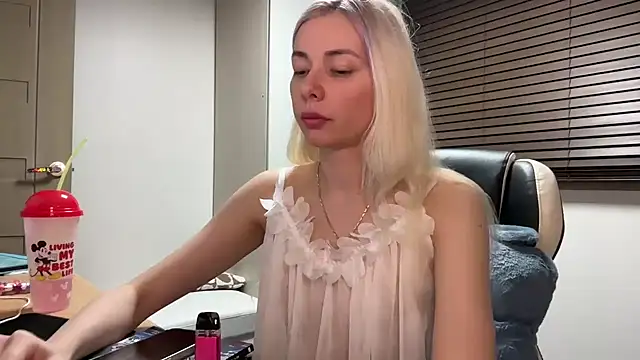 yunasuka online show from 01/09/25, 12:09