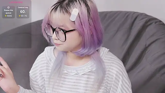 Snapshot of Yu_UwU_ chatting on 10/05/25, 01:53 Yu UwU online show from 10/05/25, 01:53