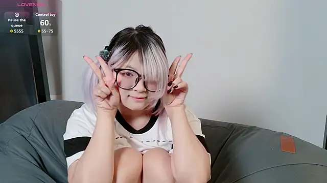 Yu UwU  online show from 04/04/26, 02:36