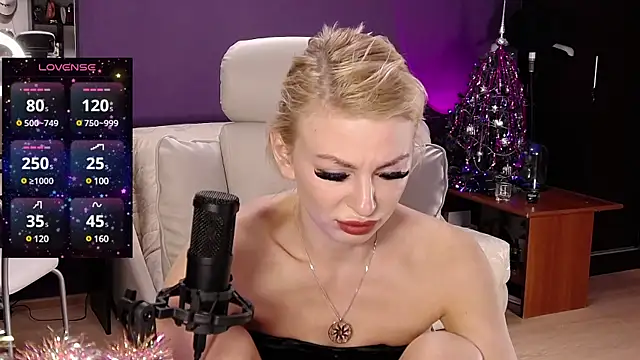 Snapshot of _britney_white_ chatting on 12/30/24, 06:16 britney white online show from 12/30/24, 06:16