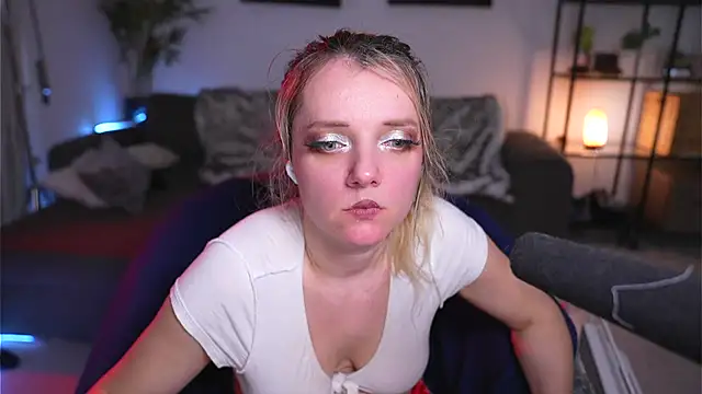 Magnetic Amy online show from 02/17/25, 01:53