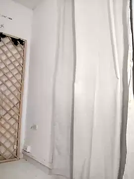 Snapshot of Mia_WAll chatting on 12/31/24, 02:40 Mia WAll online show from 12/31/24, 02:40