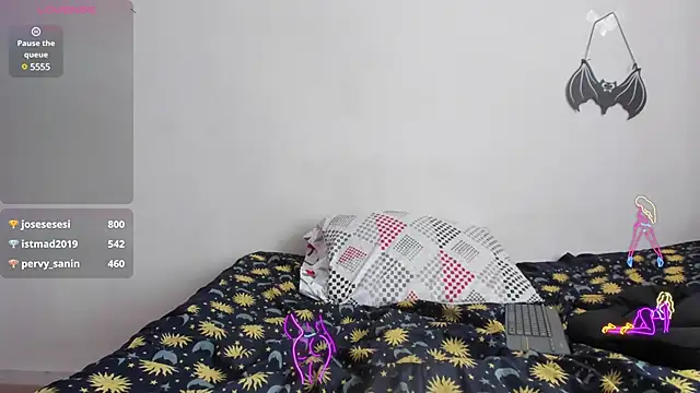 Laura hellss online show from 02/28/25, 04:10
