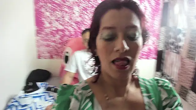 Laura hellss online show from 10/21/25, 10:32