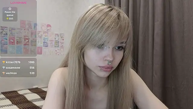 Snapshot of emodreamgirl chatting on 07/17/26, 06:13 emodreamgirl online show from 07/17/26, 06:13