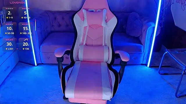 Snapshot of evanew_ chatting on 10/24/25, 04:58 evanew online show from 10/24/25, 04:58