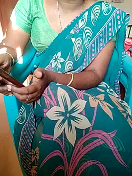 Snapshot of Tamil_roja69 chatting on 02/14/25, 11:42 Tamil roja69 online show from 02/14/25, 11:42