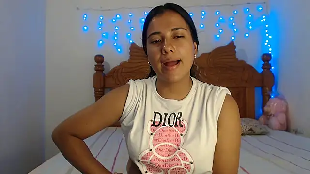 Coral0403 online show from 02/04/25, 07:44