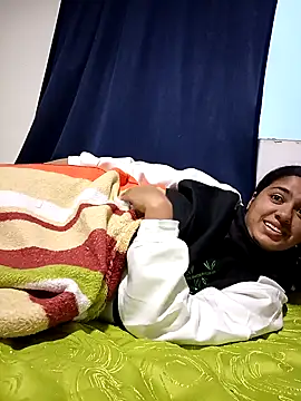 Snapshot of cleo_lincy13 chatting on 01/03/25, 11:01 cleo lincy13 online show from 01/03/25, 11:01