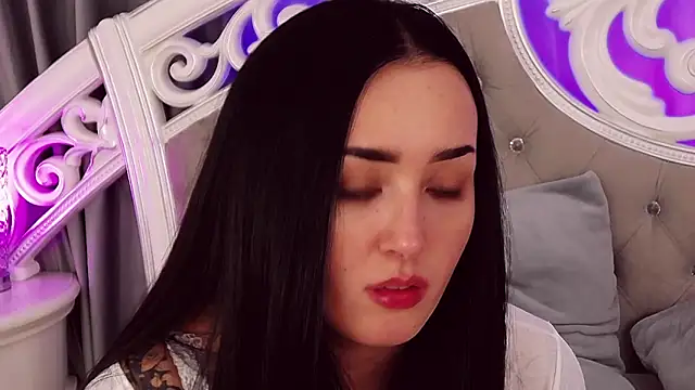 KimKhallifa online show from 01/27/25, 12:37