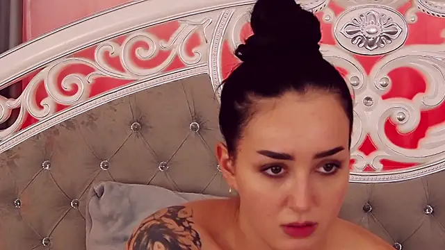 KimKhallifa online show from 02/12/25, 01:27