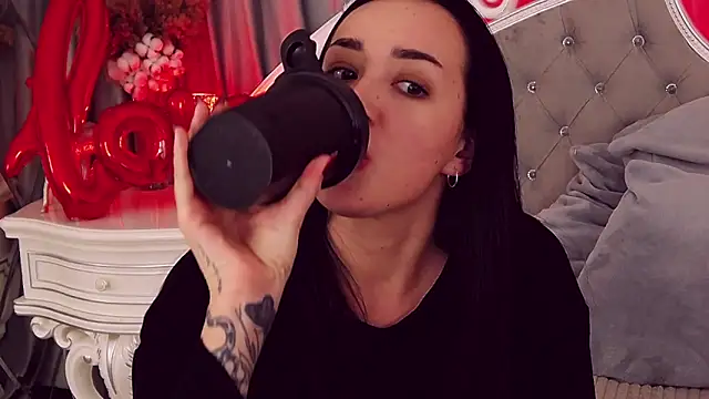 KimKhallifa online show from 02/19/25, 02:12