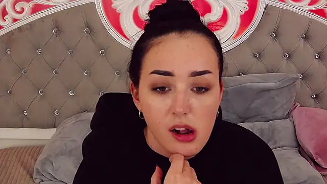 KimKhallifa online show from 02/28/25, 07:37