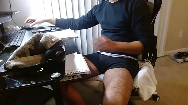 MrLatinKing online show from 12/04/25, 02:21