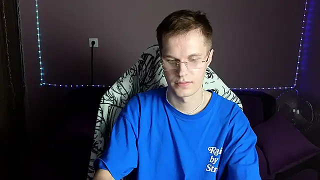 Snapshot of Leonnextdoor chatting on 12/29/24, 07:39 Leonnextdoor online show from 12/29/24, 07:39