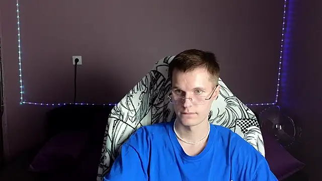 Snapshot of Leonnextdoor chatting on 12/29/24, 10:45 Leonnextdoor online show from 12/29/24, 10:45