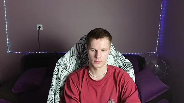 Snapshot of Leonnextdoor chatting on 12/30/24, 12:20 Leonnextdoor online show from 12/30/24, 12:20