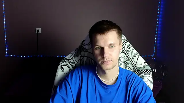 Snapshot of Leonnextdoor chatting on 01/03/25, 11:35 Leonnextdoor online show from 01/03/25, 11:35