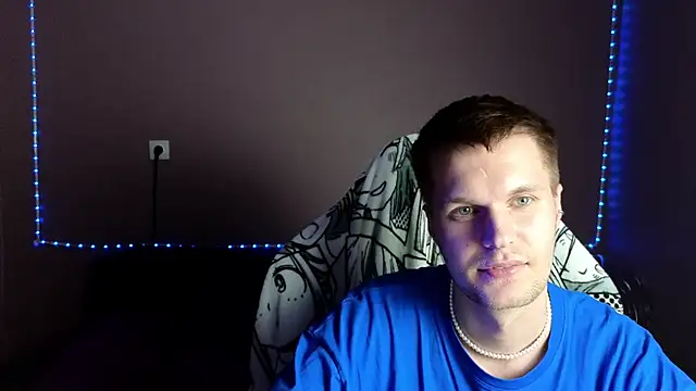 Snapshot of Leonnextdoor chatting on 01/03/25, 02:40 Leonnextdoor online show from 01/03/25, 02:40