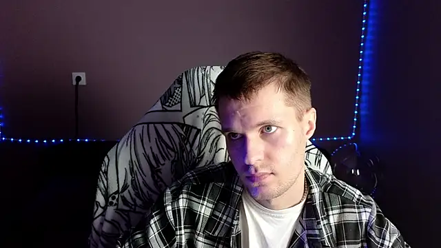 Snapshot of Leonnextdoor chatting on 01/04/25, 12:49 Leonnextdoor online show from 01/04/25, 12:49