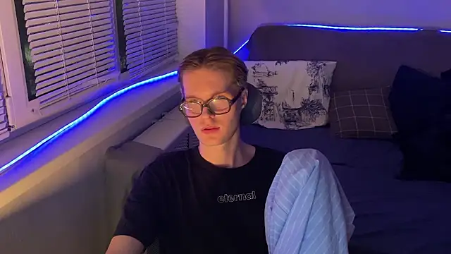 Snapshot of Leonnextdoor chatting on 01/07/26, 05:15 Leonnextdoor online show from 01/07/26, 05:15