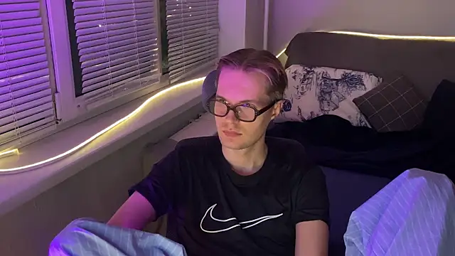 Snapshot of Leonnextdoor chatting on 01/08/26, 11:56 Leonnextdoor online show from 01/08/26, 11:56