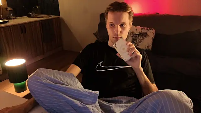 Leonnextdoor online show from 02/04/26, 07:09