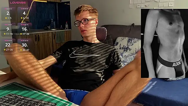 Leonnextdoor online show from 02/28/26, 07:53