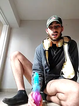 Levi Latino online show from 10/25/25, 10:23