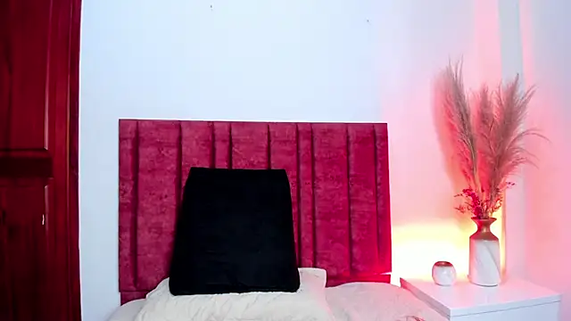 EloiseQuinn online show from 10/20/25, 01:11