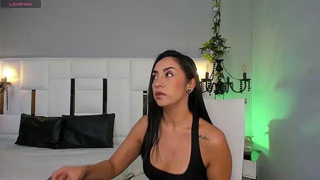 Snapshot of MAGIC_AURORAA chatting on 02/10/25, 12:18 MAGIC AURORAA online show from 02/10/25, 12:18