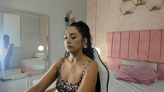 Snapshot of MAGIC_AURORAA chatting on 03/04/25, 12:22 MAGIC AURORAA online show from 03/04/25, 12:22