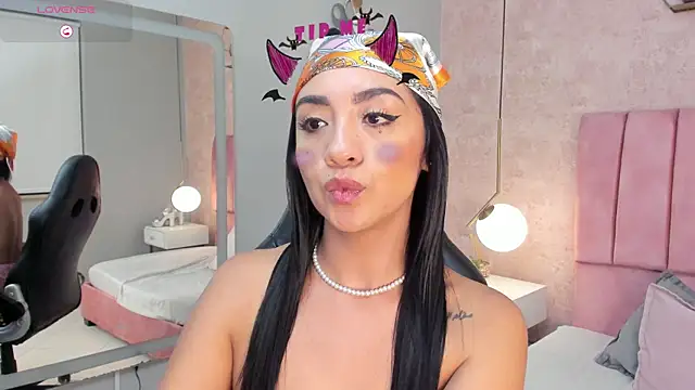 Snapshot of MAGIC_AURORAA chatting on 03/18/25, 03:10 MAGIC AURORAA online show from 03/18/25, 03:10