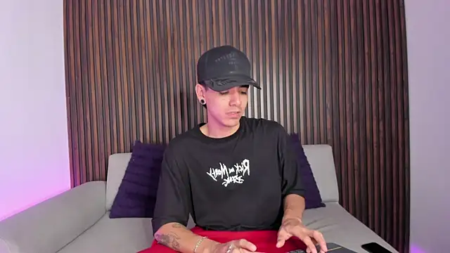 Snapshot of saul_novak chatting on 01/23/25, 07:29 saul novak online show from 01/23/25, 07:29