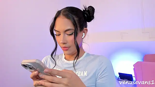 VenusEvans1 online show from 12/05/25, 02:58