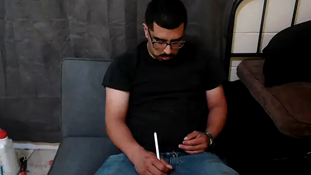 Snapshot of k1oudE chatting on 05/18/26, 01:13 k1oudE online show from 05/18/26, 01:13