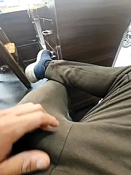 Snapshot of pyasevickybabu563 chatting on 01/11/25, 04:48 pyasevickybabu563 online show from 01/11/25, 04:48